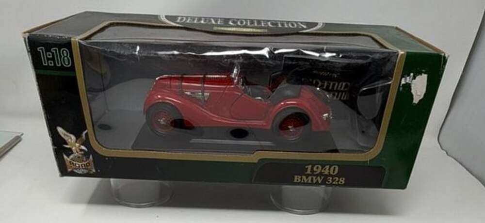Road Signature Deluxe Collection 1:18 Scale 1940 BMW 328 Red Diecast Model Car